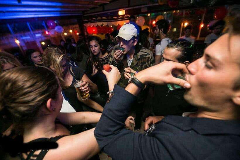 4-Hour Shanghai Pub Crawl (bars & nightclub hopping) - The social side is the strongest reason to book