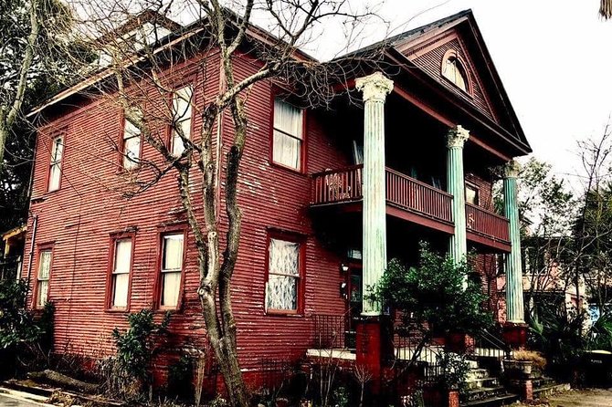 90 Minute Historic Savannah Walking Haunted Bar Pub Crawl - Original Pinkie Masters adds real local bar character