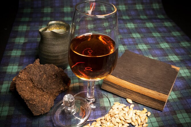 Afternoon Whisky Tasting in a Traditional Edinburgh Bar - Why the group size matters