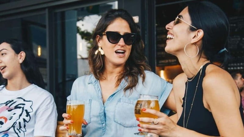 Albufeira: 5 Bars and 1 Nightclub Pub Crawl with Free Shots - Key points to know before booking