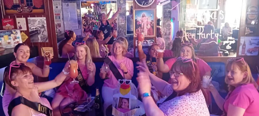 Albufeira: Cocktail Making Class and Karaoke Party with DJ - Two hours with your own DJ and karaoke set