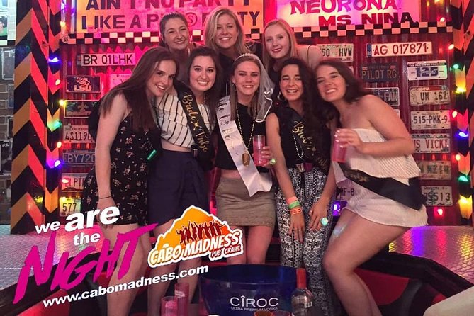 All you can drink- Club Crawl Los Cabos - 9:45 p.m. at El Squid Roe