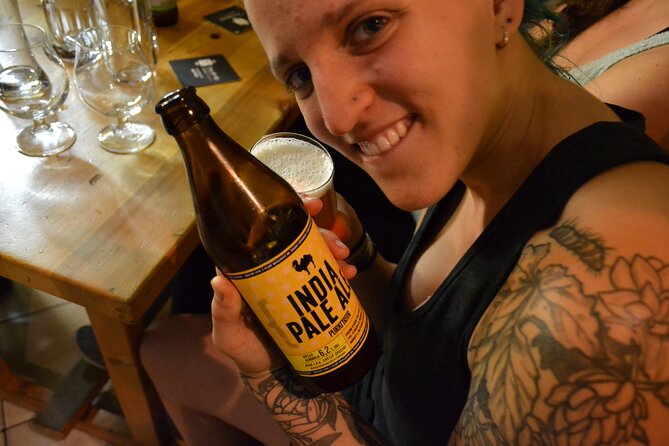 Alternative bar tour with dinner in the art district - A substantial burger dinner in Letná