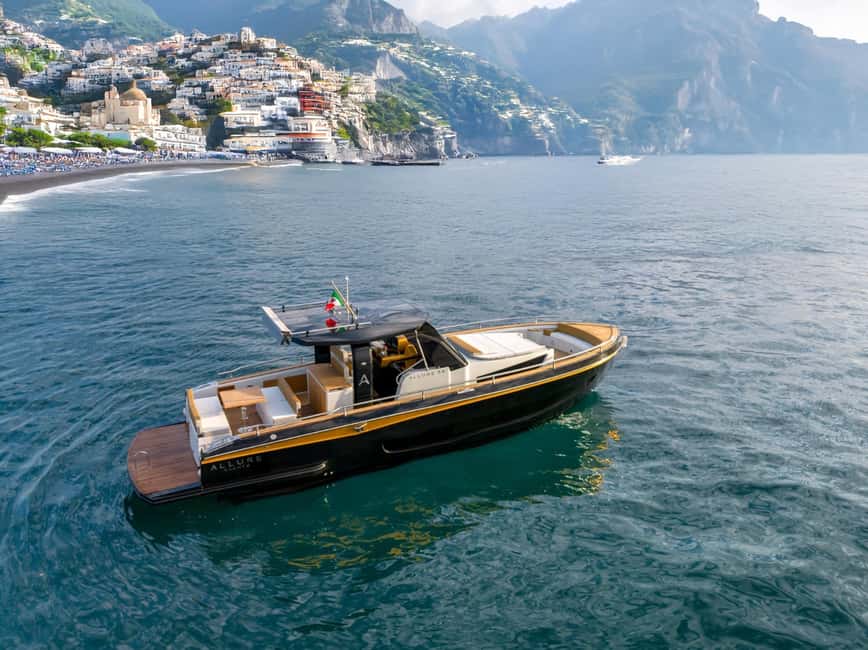 Amalfi Coast: Romantic Sunset Cruise with Music & Cocktails - Music and the private-group feel