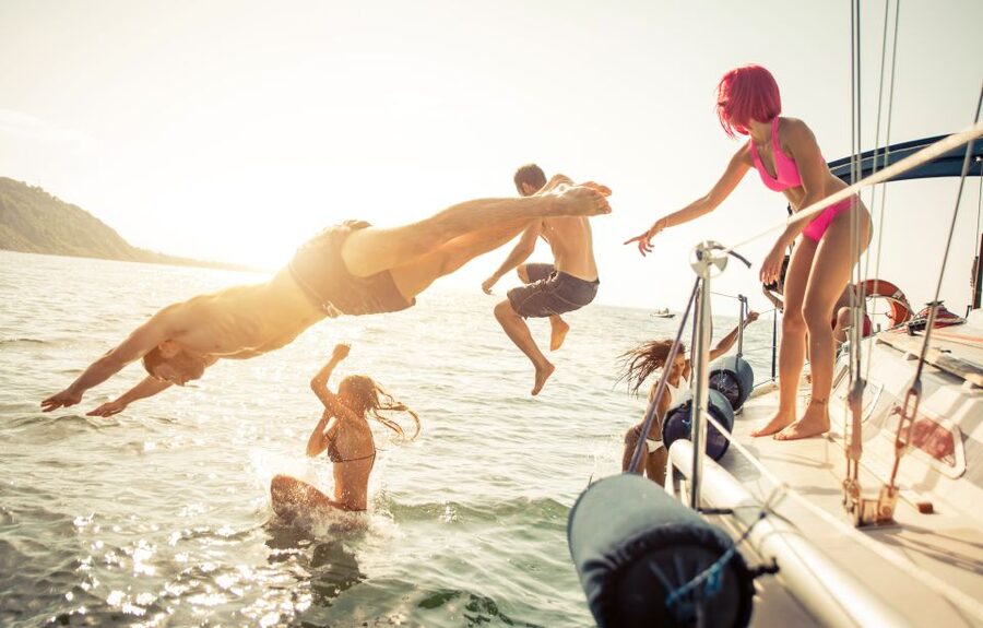 Amalfi Coast: Romantic Sunset Cruise with Music & Cocktails - Who should book this sunset outing?