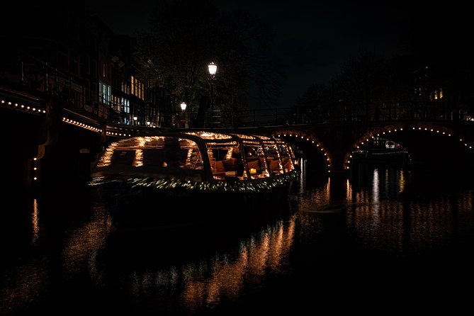 Amsterdam 2-Hour Evening Cruise With Live Guide and Bar - Snacks, drinks, and what the bar really means