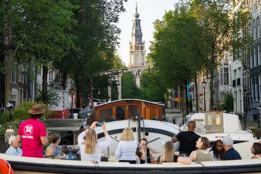 Amsterdam: 90 min Cosy Canal Cruise w. Bar & Snacks on board - Drinks, snacks, and the all-inclusive choice