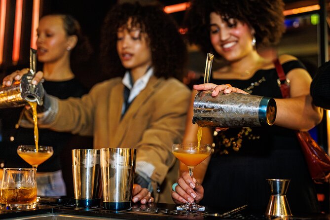 Amsterdam: Bols Cocktail Experience and Cocktail Workshop - A self-guided route through 450 years of Bols