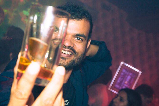 Amsterdam: City Centre Bar Crawl and Nightlife Experience - Finishing at a Rembrandt Square nightclub