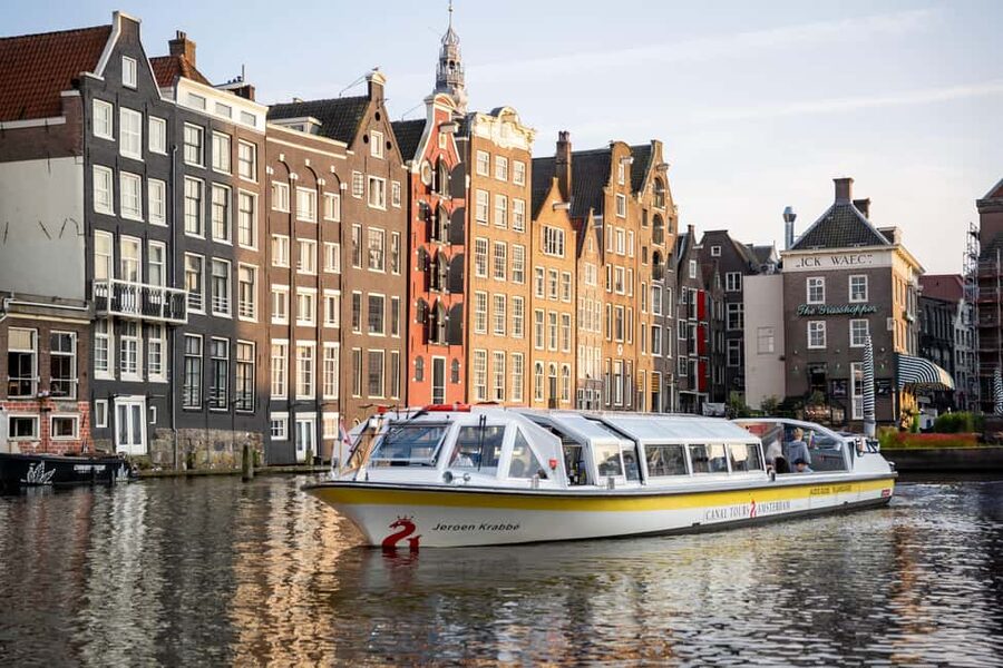 Amsterdam: City Centre Canal Cruise & Free Flower Cocktail - From Central Station to Brouwersgracht