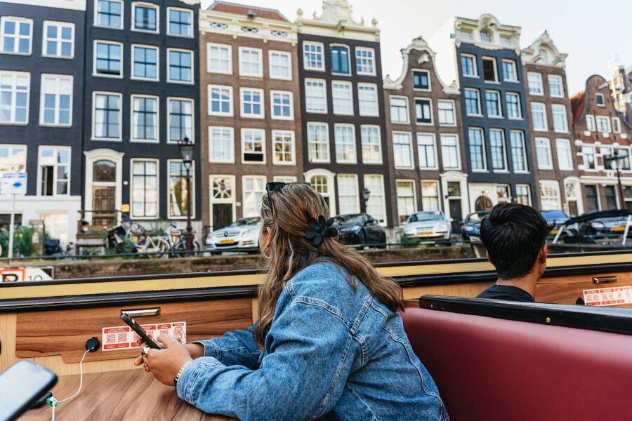 Amsterdam: City Centre Canal Cruise & Free Flower Cocktail - The Canal Belt and Amsterdam’s Golden Age buildings