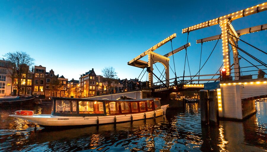 Amsterdam: Evening Canal Cruise with (Open) Bar on Board - What you see from Keizersgracht to the Amstel