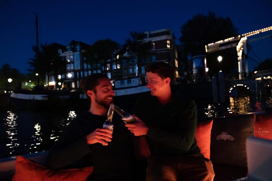 Amsterdam: Evening Canal Cruise with (Open) Bar on Board - The guide, the stories, and the mood onboard