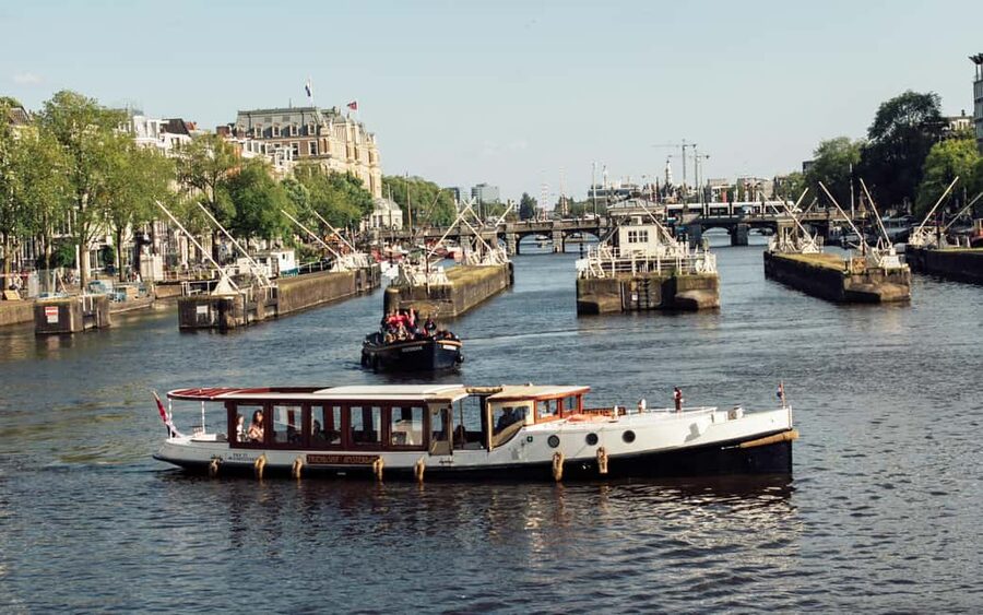 Amsterdam: Evening Lights Cruise incl. Cocktail & Waffle - Who Should Book This Evening Cruise?