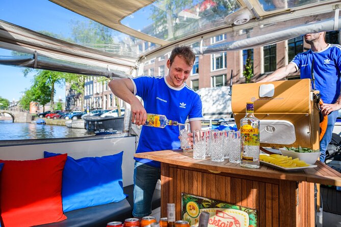Amsterdam: German-speaking boat trip with bar on board - A bar, an open boat, and the pace of the ride