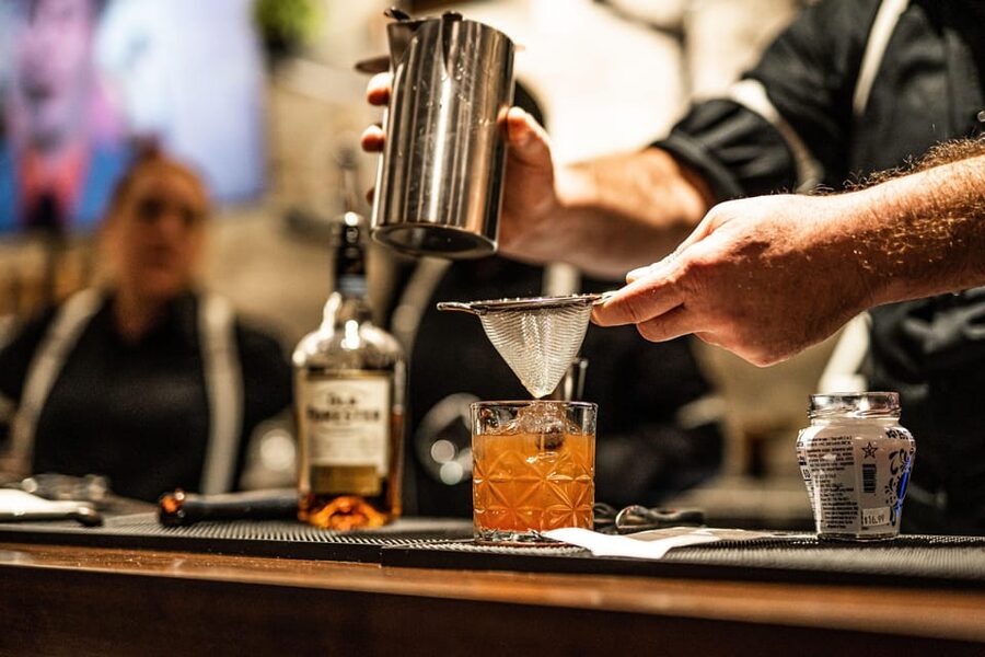 Amsterdam: Ludwig's Hidden Speakeasy Cocktail VIP Tour - What happens at the meeting point