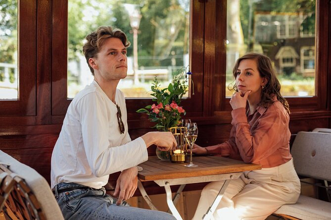 Amsterdam: Luxury Saloon Boat Cruise with Cocktails & Waffle - Finding the dock and choosing your departure