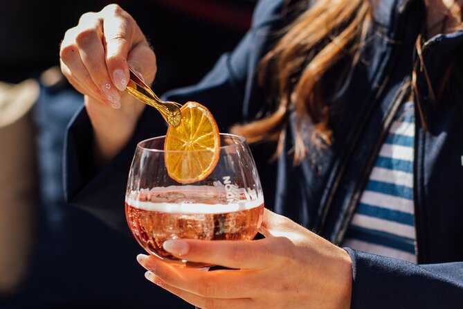 Amsterdam: Luxury Saloon Boat Cruise with Cocktails & Waffle - FAQ