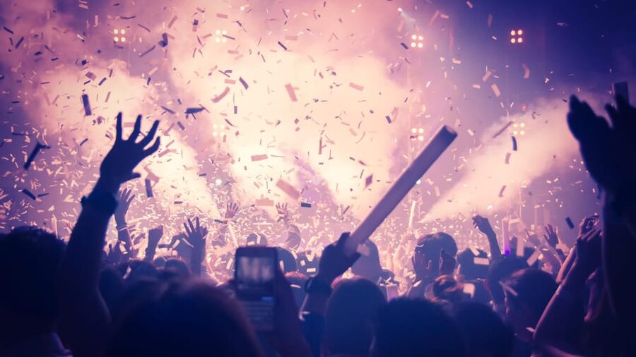 Amsterdam: Nightlife Ticket with Champagne and Cruise - Planning a night without getting lost in the options