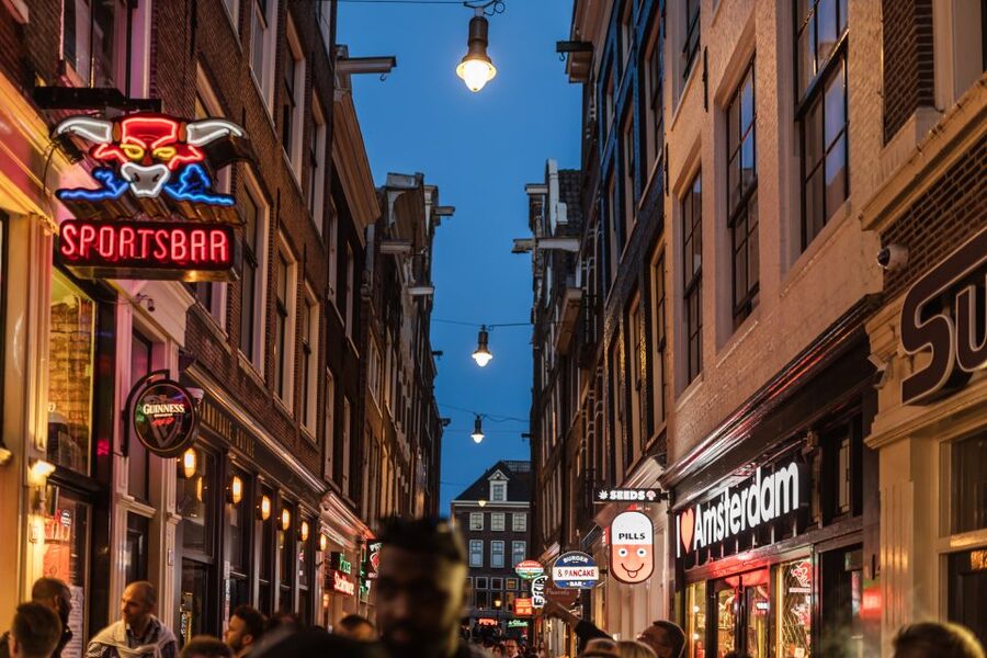 Amsterdam: Private Night Tour of Speakeasies and Bars - Matching with your guide before the evening