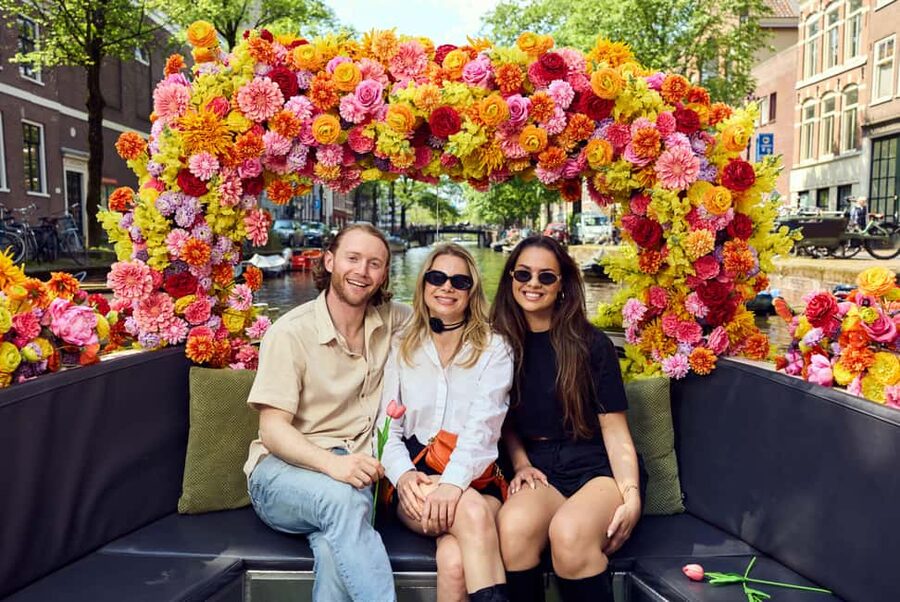 Amsterdam: The Original Flower Boat with Local Guide and Bar - Key points to know before booking