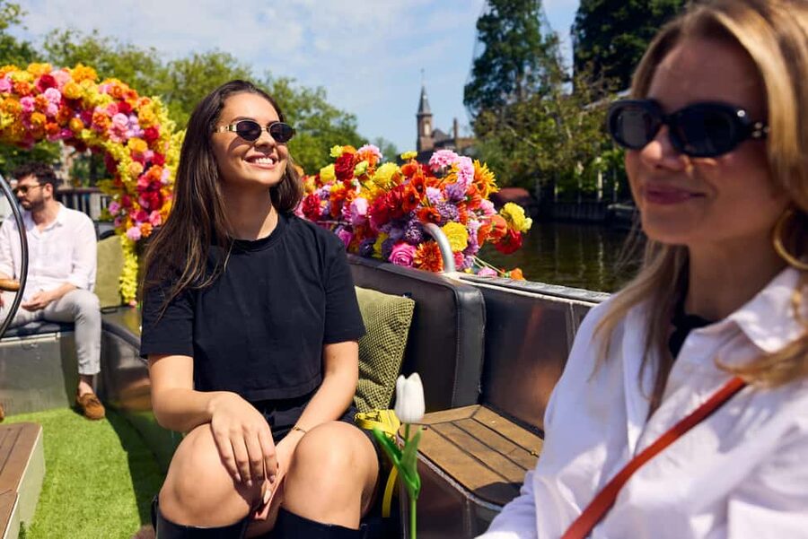 Amsterdam: The Original Flower Boat with Local Guide and Bar - Drinks, group size, and the $22 price