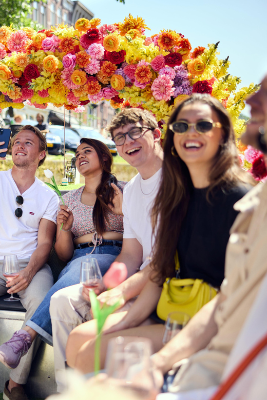 Amsterdam: The Original Flower Boat with Local Guide and Bar - Prinsengracht and the flower connection