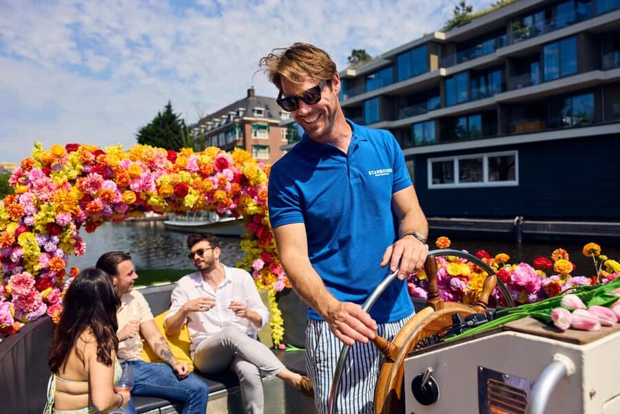 Amsterdam: The Original Flower Boat with Local Guide and Bar - Starting at Oudezijds Voorburgwal 230