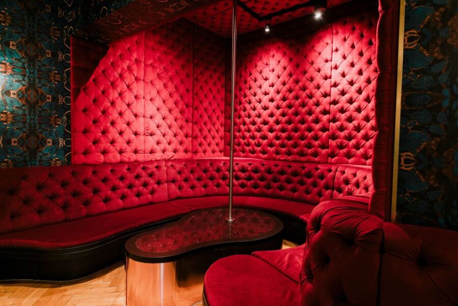 Amsterdam: Tour De BonTon Club Tour and 20+ Nightclubs Entry - What the Tour de BonTon visit actually offers