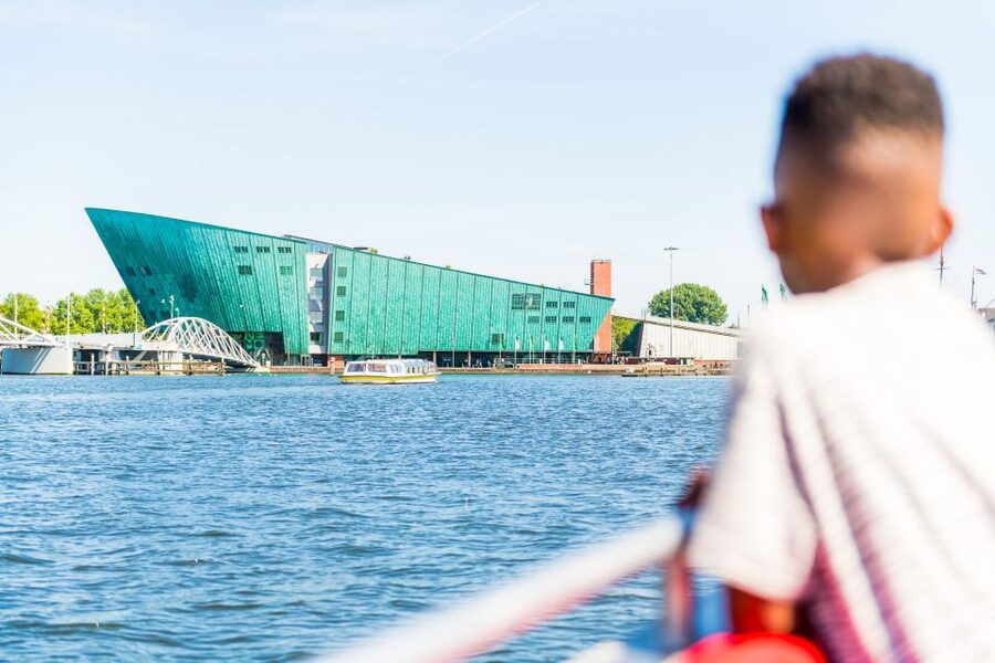 Amsterdam: Traditional Canal Cruise with Bar on Board - Key points to know before boarding