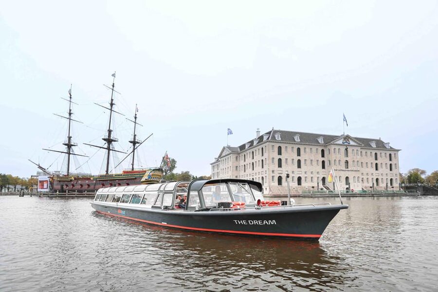Amsterdam: Traditional Canal Cruise with Bar on Board - Setting out through the Canal Belt