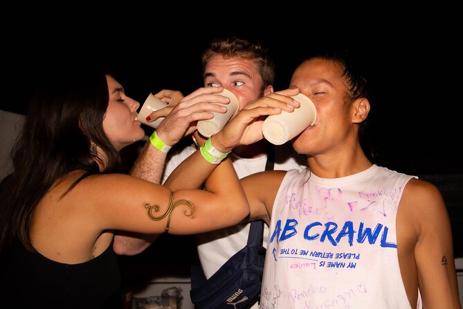 Antigua Bar Crawl - Meeting the group at 7a Calle Poniente #11