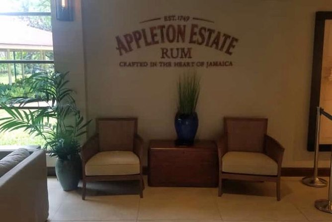 Appleton Estate Rum and Floyd's Pelican Bar Tour - The private tour format and what it changes