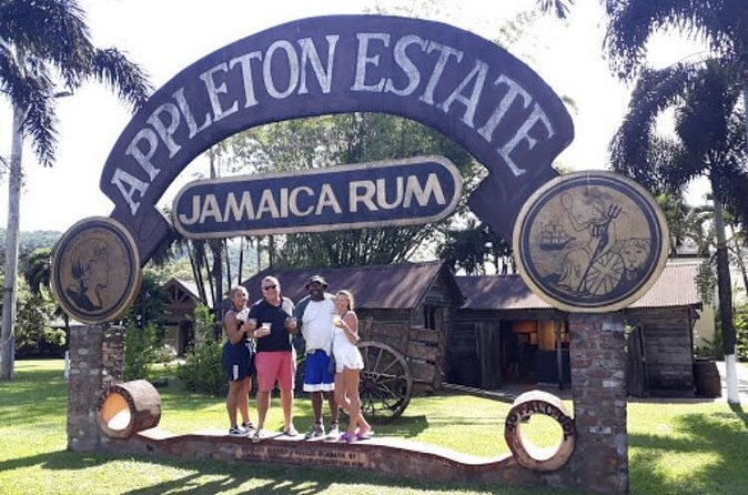 Appleton Estate Rum, YS Falls, Black River Safari / Floyd's Pelican Bar Tour - Floyd’s Pelican Bar: A rustic stop offshore