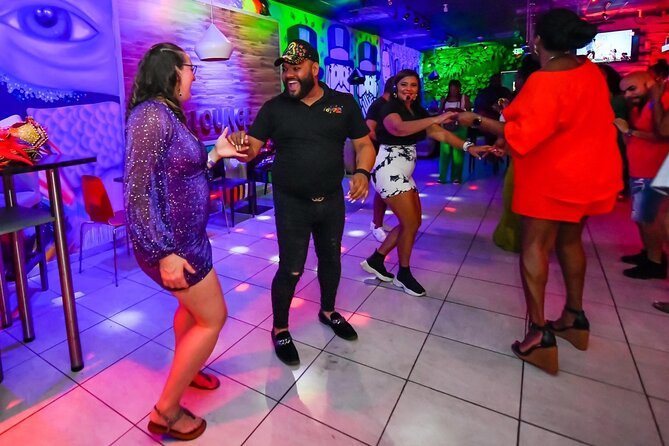 Aruba Nightlife and Barhopping on Chogogo Party Bus - Why This Bus Works for a First Night Out