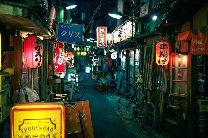 Authentic Japanese Karaoke Bar Hopping in Tokyo Night - Stop two: the small snack bars of Akabane