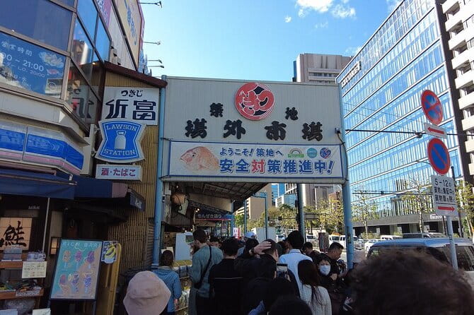 Authentic Japanese Karaoke Bar Hopping in Tokyo Night - Who should book this night?