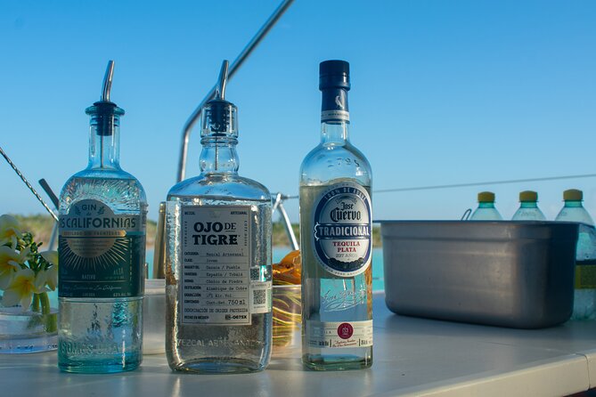 Bacalar - Gourmet Tour in Private Catamaran with Cocktails Included - The crew can make or break the afternoon