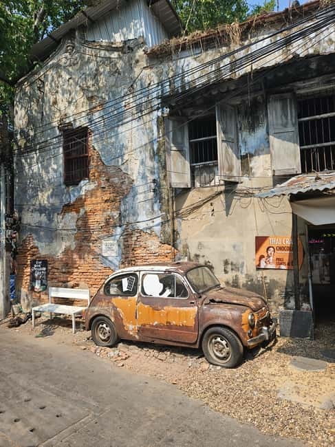 Bangkok: Bar hop Sunset, Dinner, speakeasy, and live music. - Walking the alleys to TRIPPER new road