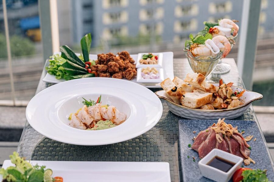 Bangkok: Barracuda Rooftop Bar Akara Hotel - The View Is the Main Event