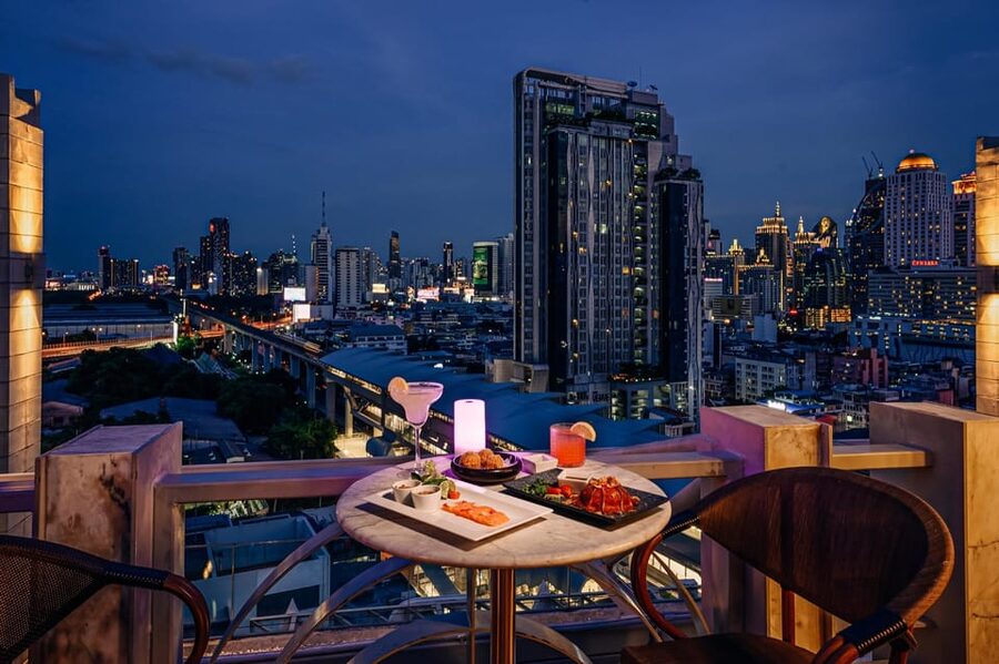 Bangkok: Barracuda Rooftop Bar Akara Hotel - Who Should Book Barracuda Rooftop Bar?