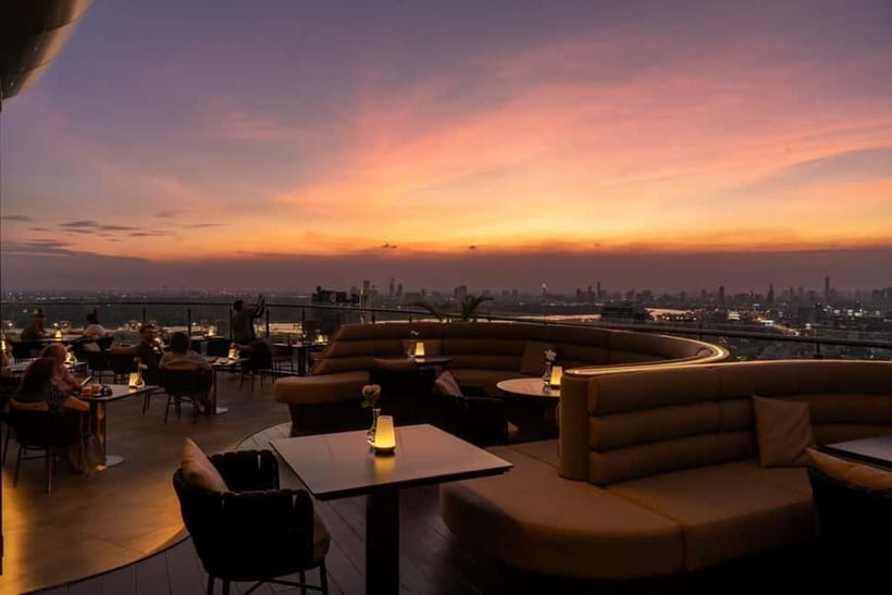 Bangkok: Cielo Sky Bar & Restaurant Rooftop - Food That Covers Thai and International Tastes