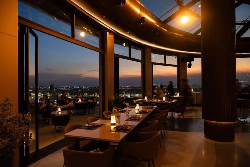 Bangkok: Cielo Sky Bar & Restaurant Rooftop - Atmosphere, Service, and the Best Kind of Occasion