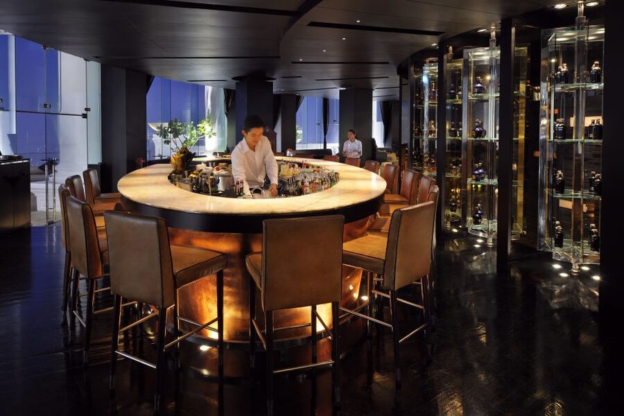 Bangkok: Lebua Rooftop Bar Reservation & Round-Trip Transfer - Key points at a glance
