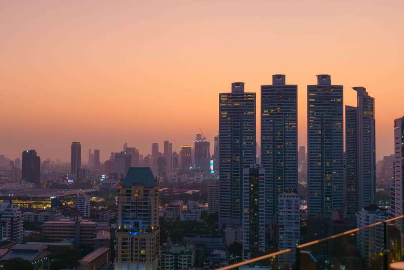 Bangkok: Mojjo Rooftop Lounge & Bar Food & Beverage Package - Arriving at Mojjo on the 32nd floor