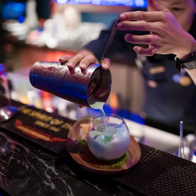 Bangkok: RedSquare Rooftop Bar at Novotel Sukhumvit 4 - Two dishes make this more than a drinks stop