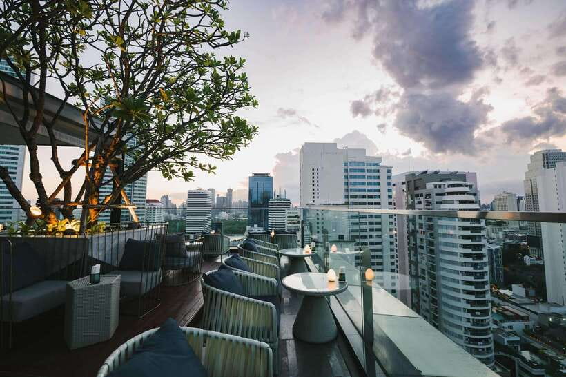 Bangkok: Sky on 20 Rooftop Bar With Free Flow Drinks - Music, mood, and who will enjoy it