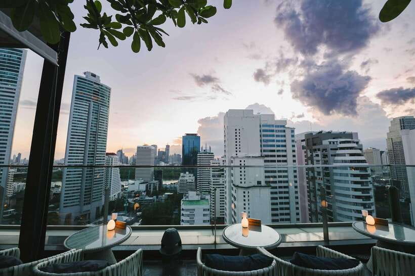 Bangkok: Sky on 20 Rooftop Bar With Free Flow Drinks - Booking value for couples and small celebrations