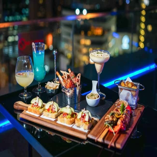 Bangkok: The Vue Bar Rooftop at Mercure Bangkok Sukhumvit 24 - City views and the right time to visit