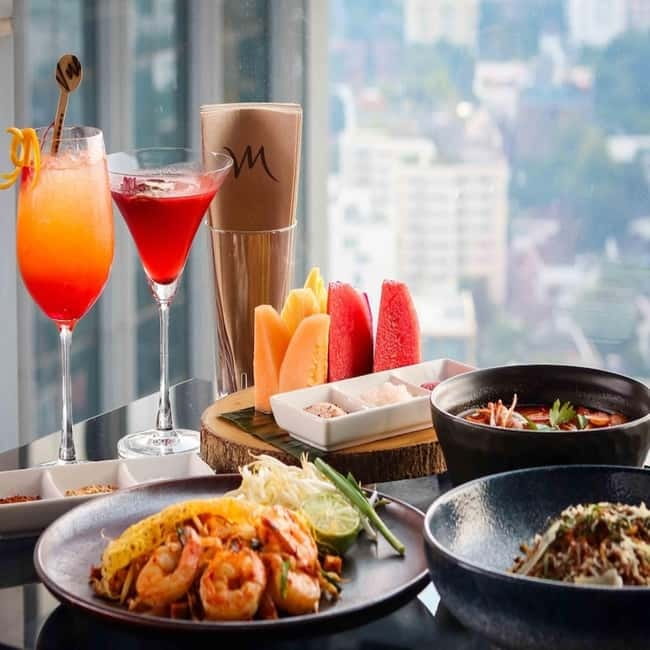 Bangkok: The Vue Bar Rooftop at Mercure Bangkok Sukhumvit 24 - What the 90-minute visit includes